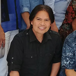 Dr. Narry Santos sitting in a crowd